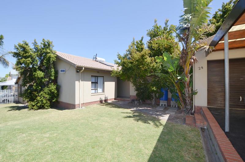 4 Bedroom Property for Sale in Hoheizen Western Cape